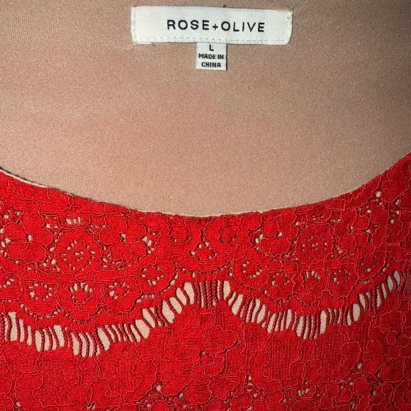 Red lace crop top with flared sleeve - Picture 2 of 4